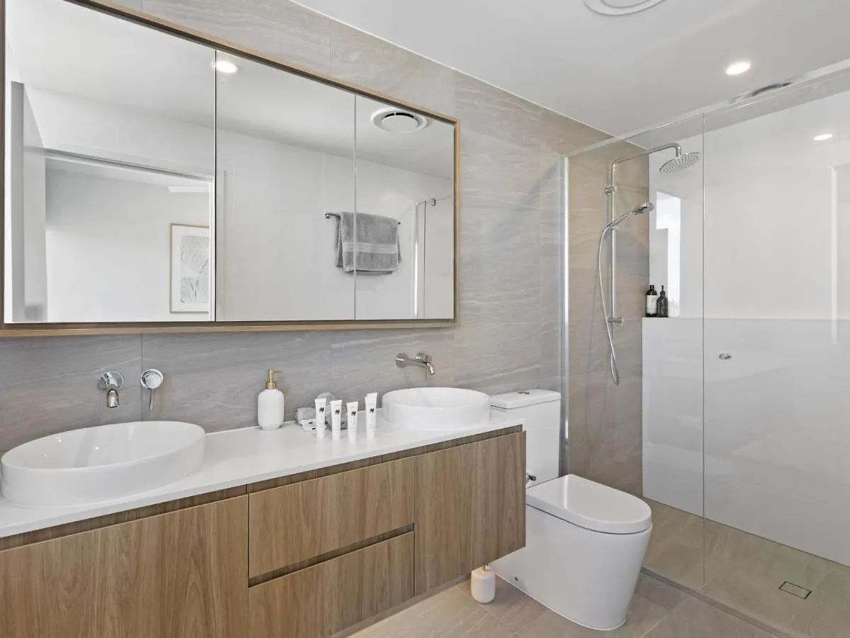 Beachfront Luxury In Palm Beach With Rooftop Pool - Gchm Gold Coast