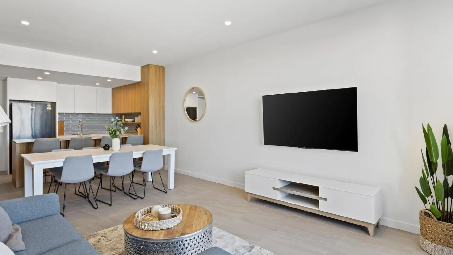 Beachfront Luxury In Palm Beach With Rooftop Pool - Gchm Gold Coast